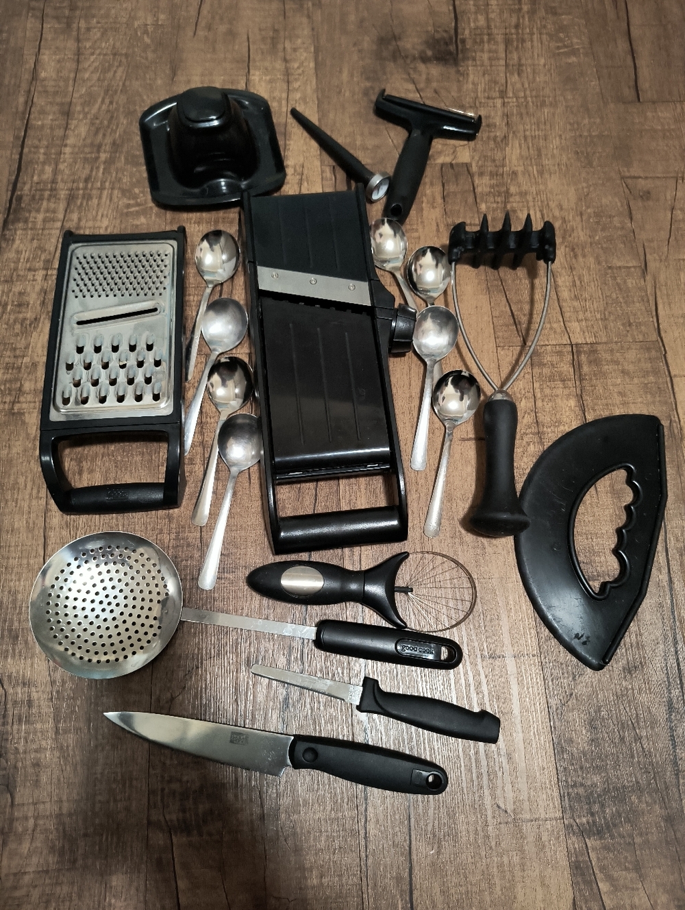 Black and Stainless Steel Kitchen Utensil Set - Knives, Spoons, Grater